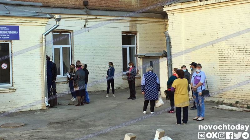 В администрации Новочеркасска прокомментировали очереди у рентген-кабинета на улице Александровской