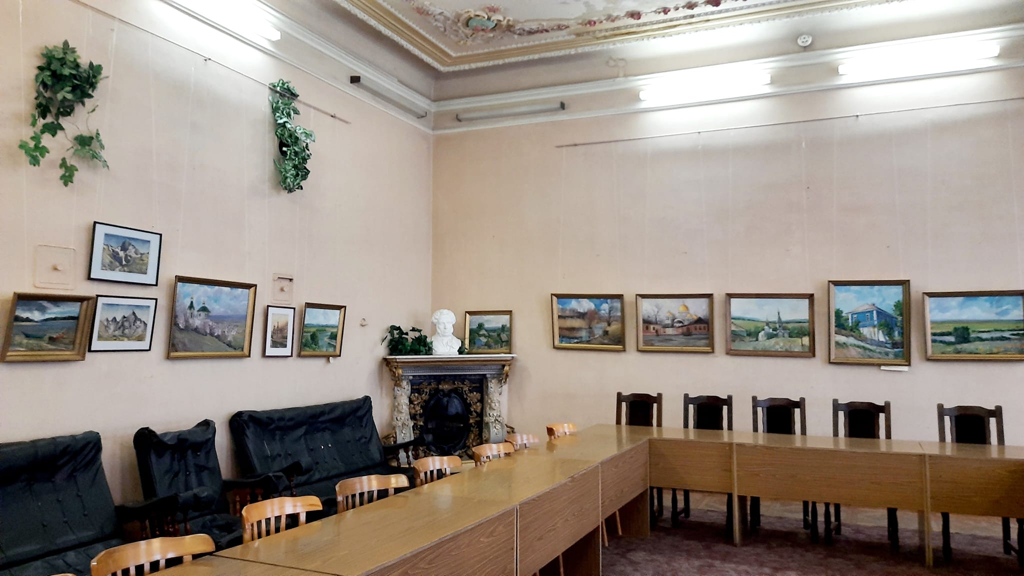 Жители Новочеркасска могут посетить выставку картин о городе