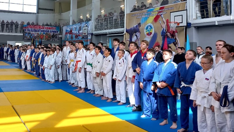 Новочеркасские борцы выиграли юношеский чемпионат
