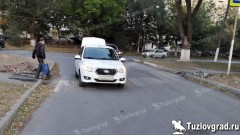В Новочеркасске водитель при повороте не пропустил пешехода и сбил его