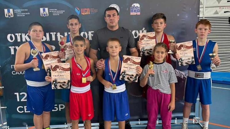Новочеркасские боксеры успешно выступили на турнире в Южно-Сахалинске