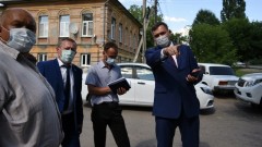 Глава администрации Новочеркасска проинспектировал дороги и тротуары города