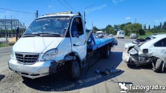 В Новочеркасске водитель эвакуатора вытолкнул на встречку легковушку и устроил двойное ДТП