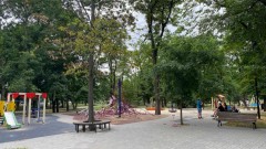 В Новочеркасске продолжается благоустройство парка на Соцгороде 