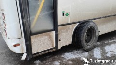В Новочеркасске у автобуса с пассажирами на ходу отвалились колеса