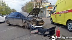 В Новочеркасске на перекрестке столкнулись три иномарки, видео