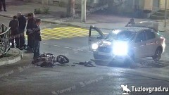 В Новочеркасске мотоциклист попал в больницу, не пропустив машины на перекрестке, видео