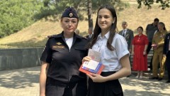 В честь Дня России в торжественной обстановке семерым юным жителям Новочеркасска вручили первые паспорта