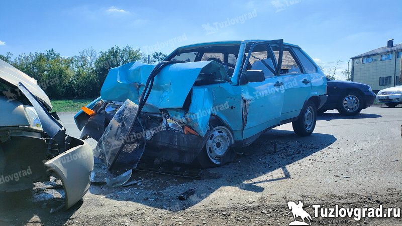 На въезде в Новочеркасск со стороны М4 в лобовом ДТП пострадал человек