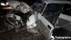 На трассе Новочеркасск – Каменоломни лоб в лоб столкнулись легковушка и фура