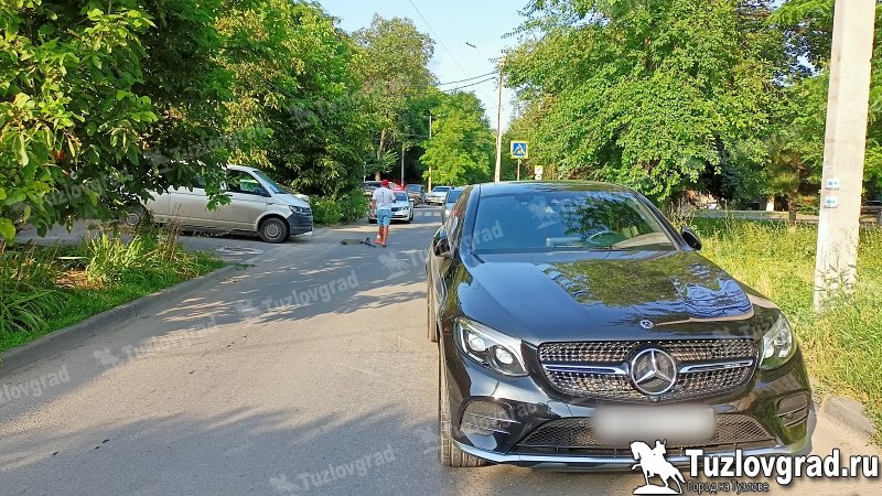 В Новочеркасске 8-летний мальчик на самокате попал под машину