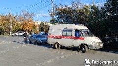 В центре Новочеркасске пенсионер переходил дорогу по пешеходному переходу и был сбит машиной, видео