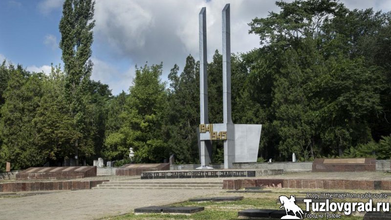 В Новочеркасске отреставрируют мемориал на старом кладбище, центральную библиотеку и театр
