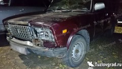 В Новочеркасске пьяный водитель разбил чужую машину, пытаясь заехать во двор