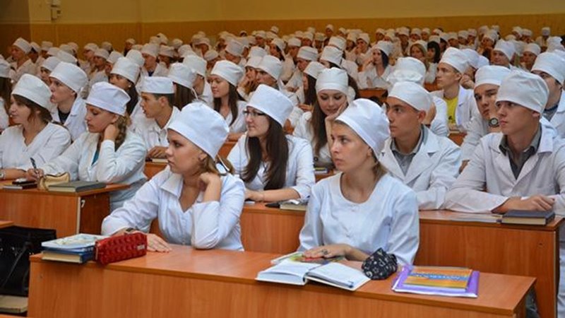 Выпускникам школ Новочеркасска предлагают получить образование в медицинском университете на бюджетной основе