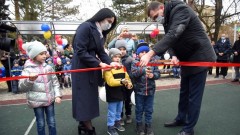 В микрорайоне Донском в Новочеркасске открыли новую детскую и спортивную площадку