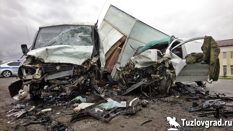 В поселке Персиановском в лобовом ДТП погиб человек, еще два пострадали