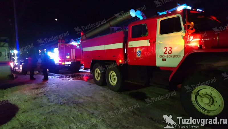 В Новочеркасске в микрорайоне Октябрьском на рынке сгорела бендежка