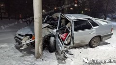 В Новочеркасске водитель ВАЗа врезался в столб