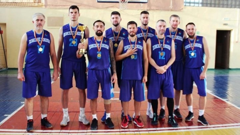 Баскетболисты из Новочеркасска лидируют на окружном чемпионате