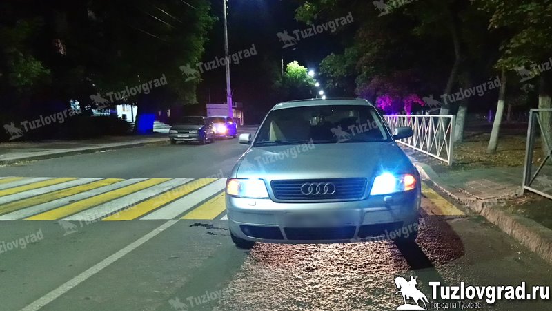 В Новочеркасске студентка попала под машину, переходя дорогу по пешеходному переходу