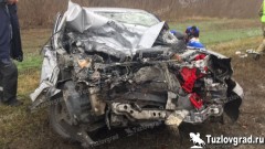 На трассе Каменоломни – Новочеркасск в лобовом столкновении с грузовиком пострадал водитель легковушки