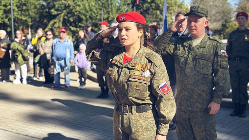 В Новочеркасске 150 школьников пополнили ряды юнармейцев