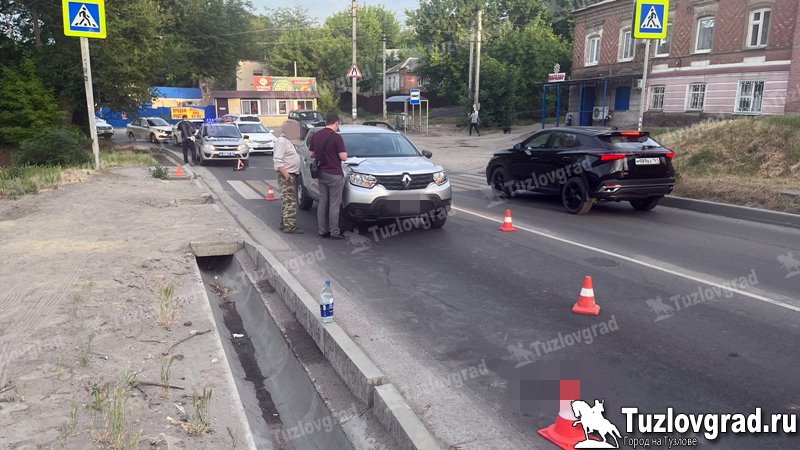 В Новочеркасске женщина попала под машину на пешеходном переходе