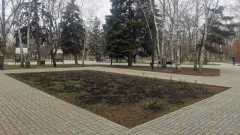 Парк Электровозостроителей в Новочеркасске готовят к летнему отдыху горожан