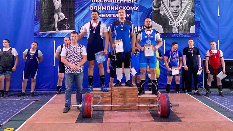 Новочеркасские спортсмены успешно выступили на областных соревнованиях по тяжелой атлетике