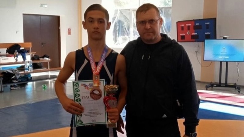 Новочеркасский спортсмен выиграл бронзу областного турнира по борьбе