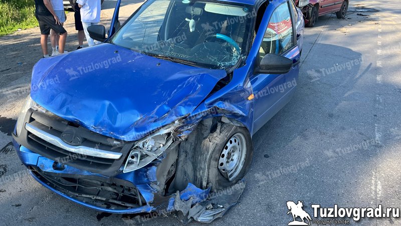 На въезде в Новочеркасске в лобовом ДТП водитель получила травмы