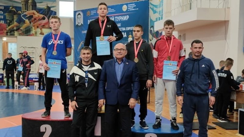 Новочеркасский спортсмен победил на Всероссийском турнире по греко-римской борьбе