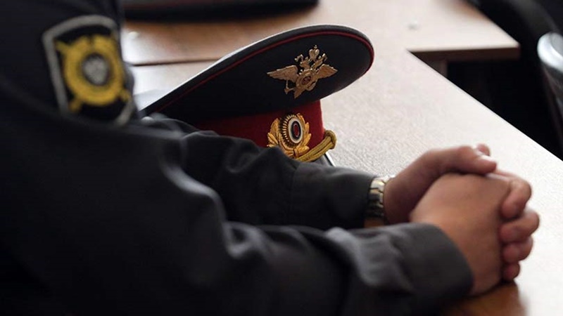 В Новочеркасске двух бывших полицейских подозревают в вымогательстве и получении взятки