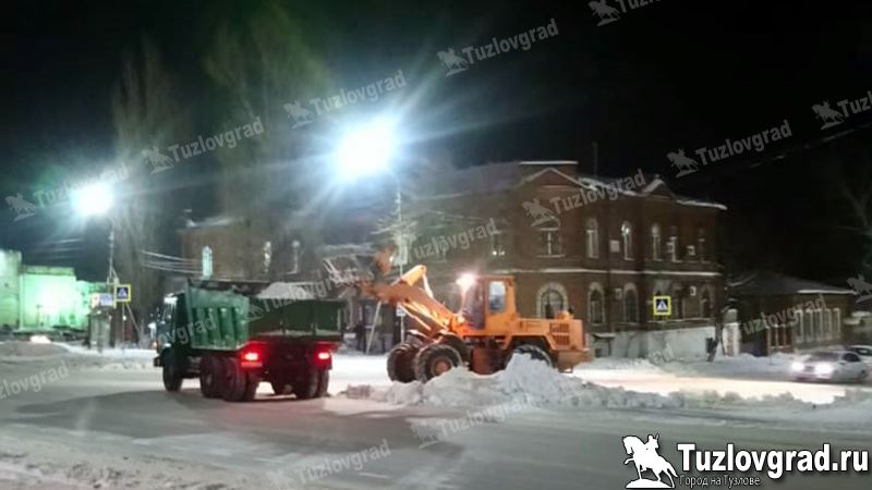 Коммунальщики Новочеркасска вывезли из города более 200 самосвалов снега