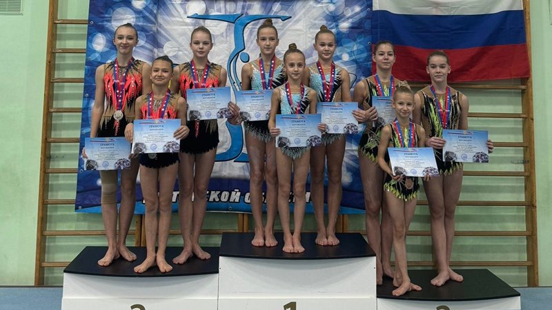 Новочеркасские спортсменки успешно выступили на областных соревнованиях по спортивной акробатике