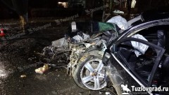 В Новочеркасске лихач врезался в дерево