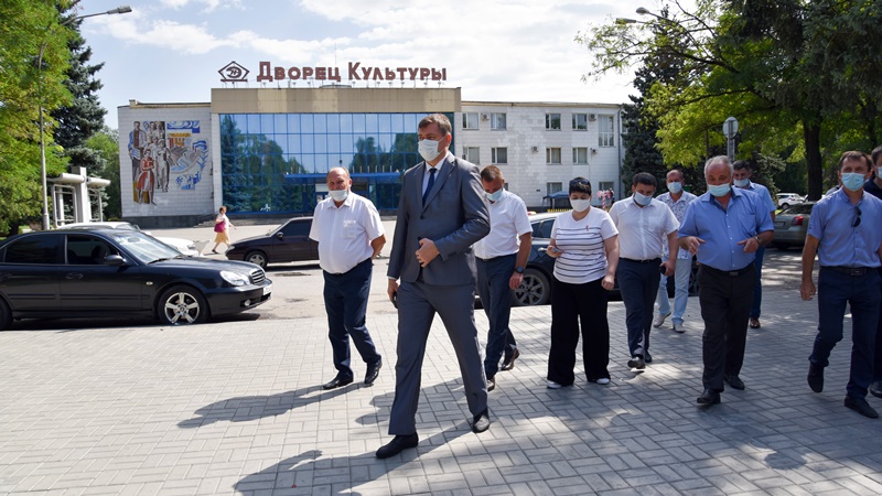 Администрация Новочеркасска планирует расторгнуть контракт с подрядчиком, ремонтирующим парк на Соцгороде
