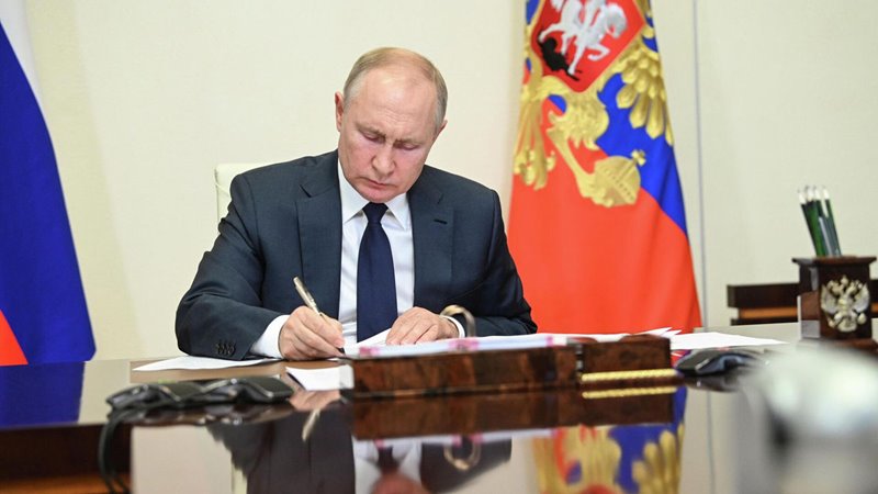 Президент подписал закон о лишении приобретенного российского гражданства в случае отказа встать на воинский учет
