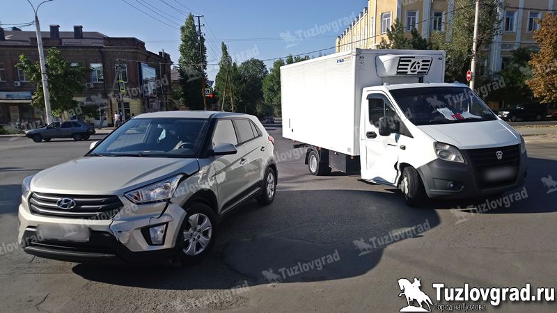 В Новочеркасске в результате ДТП на перекрестке травмы получила пенсионерка