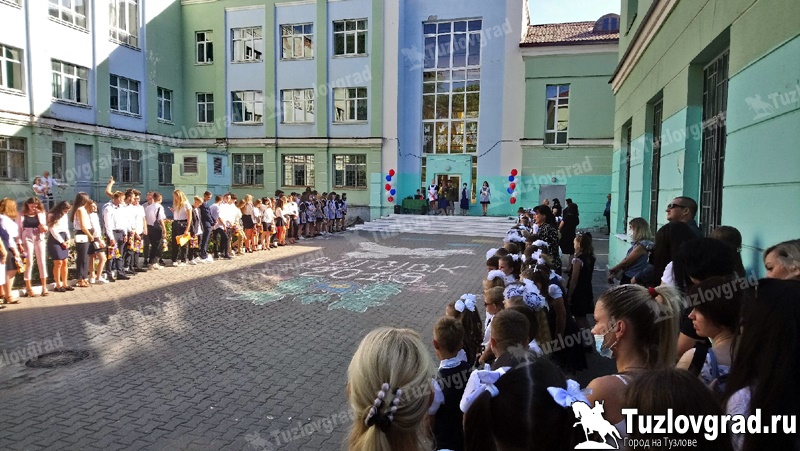 В Новочеркасске 2 тысячи первоклассников пошли в школу