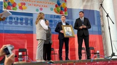 Аркадий Горцевской поздравил жителей микрорайона Октябрьский с юбилеем