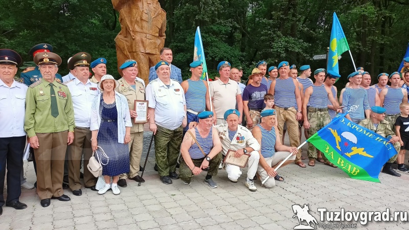 В Новочеркасске десантники отмечают День ВДВ, видео