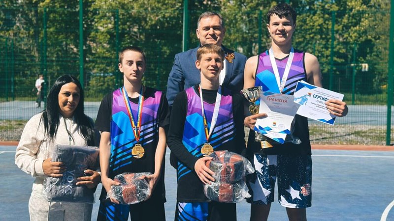 В Новочеркасске завершилась школьная лига по баскетболу на призы главы администрации