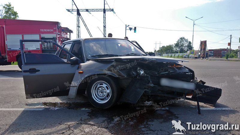 На трассе Каменоломни - Новочеркасск в ДТП травмы получил водитель автомобиля