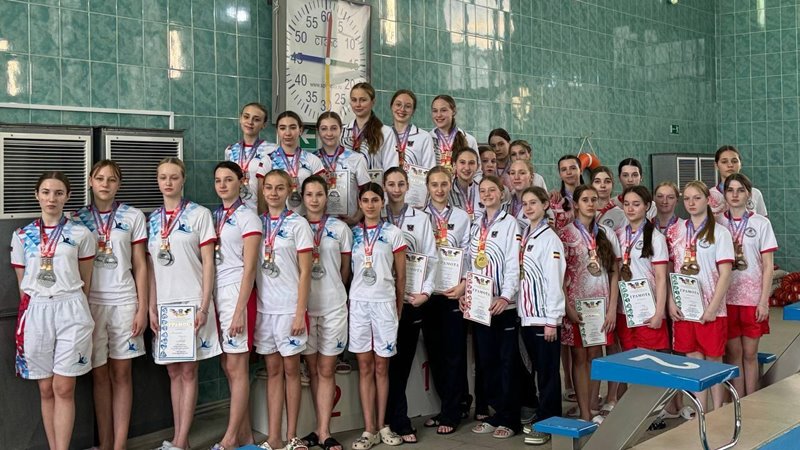 В Новочеркасске прошел областной чемпионат по синхронному плаванию