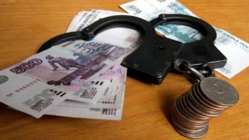 Двое сотрудников Госавтоинспекции Новочеркасска подозреваются в получении взятки