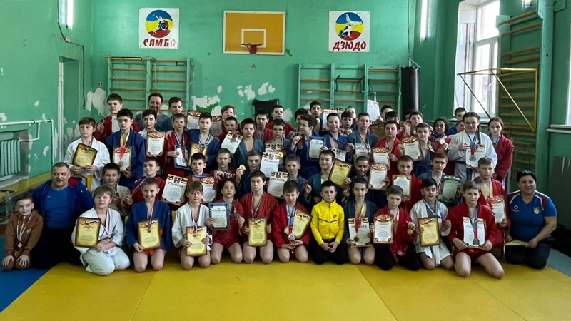 Новочеркасские самбисты выиграли домашний турнир