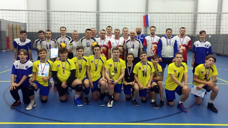 Новочеркасские волейболисты выиграли турнир памяти двух тренеров