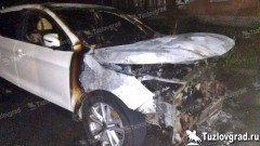 В Новочеркасске на улице Народной сожгли кроссовер